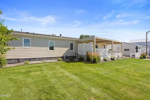 Exterior - 1509 46th St W, Williston, ND 58801 photo 3 of 12