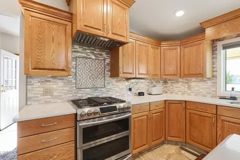 Kitchen - 1509 46th St W, Williston, ND 58801 photo 4 of 5