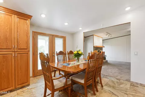 Dining - 1509 46th St W, Williston, ND 58801 photo 2 of 2