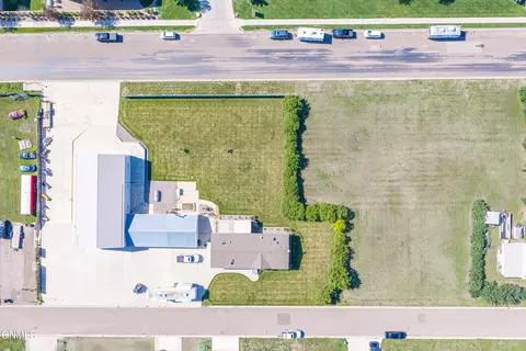 View/Area - 1509 46th St W, Williston, ND 58801 photo 3 of 15