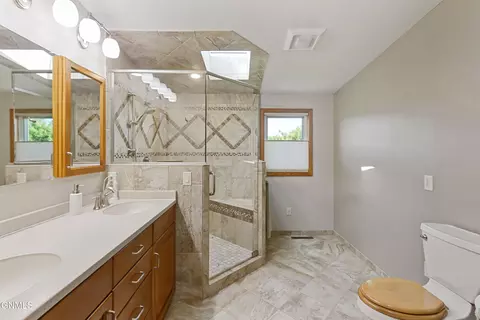 Bath - 1509 46th St W, Williston, ND 58801 photo 1 of 4