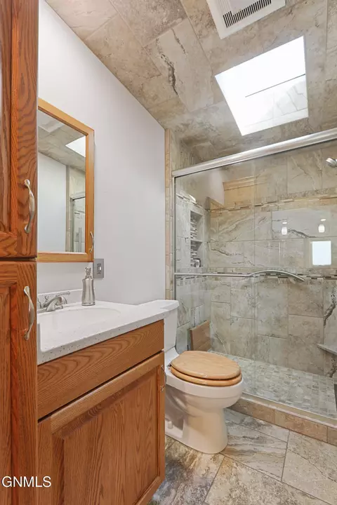 Bath - 1509 46th St W, Williston, ND 58801 photo 4 of 4