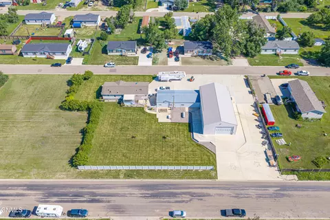 View/Area - 1509 46th St W, Williston, ND 58801 photo 4 of 15