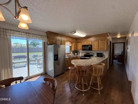 Kitchen - 1839 Ryan Dr, Bismarck, ND 58501 photo 3 of 4