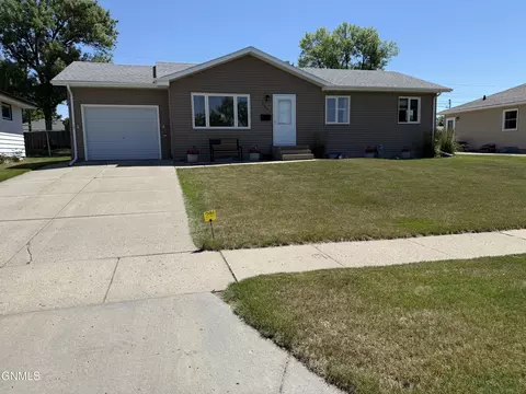 Exterior - 1839 Ryan Dr, Bismarck, ND 58501 photo 4 of 8