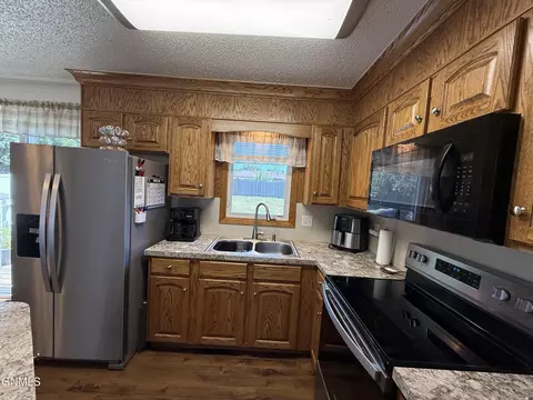 Kitchen - 1839 Ryan Dr, Bismarck, ND 58501 photo 4 of 4