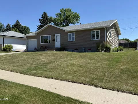Exterior - 1839 Ryan Dr, Bismarck, ND 58501 photo 1 of 8