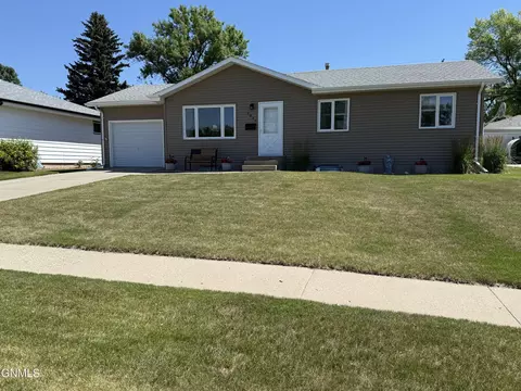 Exterior - 1839 Ryan Dr, Bismarck, ND 58501 photo 2 of 8