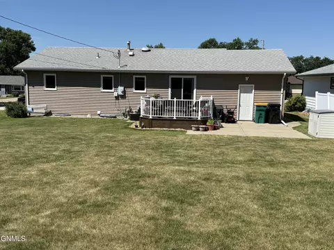 Exterior - 1839 Ryan Dr, Bismarck, ND 58501 photo 3 of 8