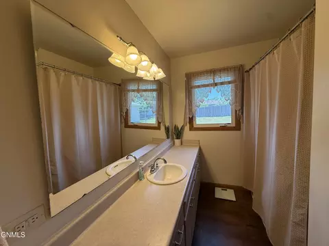 Bath - 1839 Ryan Dr, Bismarck, ND 58501 photo 1 of 5