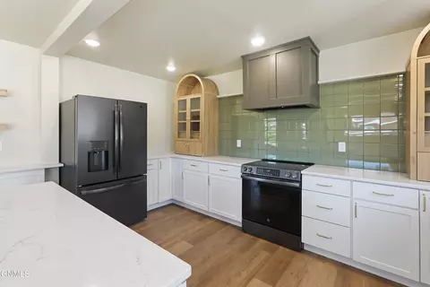 Kitchen - 429 7th Ave W, Williston, ND 58801 photo 5 of 8