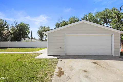 Exterior - 429 7th Ave W, Williston, ND 58801 photo 10 of 11
