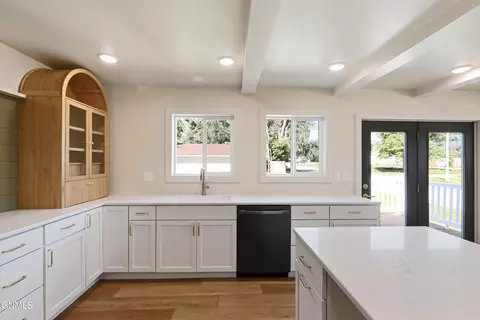 Kitchen - 429 7th Ave W, Williston, ND 58801 photo 7 of 8