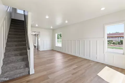 Living - 429 7th Ave W, Williston, ND 58801 photo 1 of 5