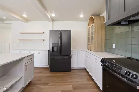 Kitchen - 429 7th Ave W, Williston, ND 58801 photo 6 of 8