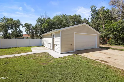 Exterior - 429 7th Ave W, Williston, ND 58801 photo 9 of 11