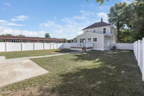 Exterior - 429 7th Ave W, Williston, ND 58801 photo 7 of 7