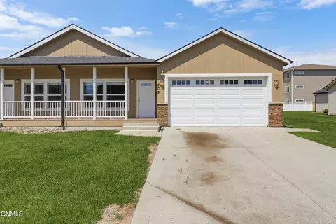 809 40th St E, Williston, ND 58801 photo 3