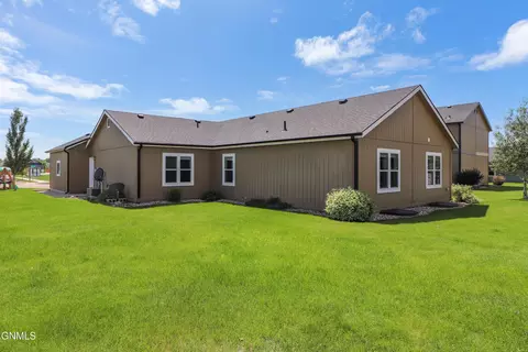 809 40th St E, Williston, ND 58801 photo 4