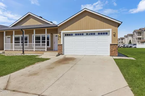 809 40th St E, Williston, ND 58801 photo 2