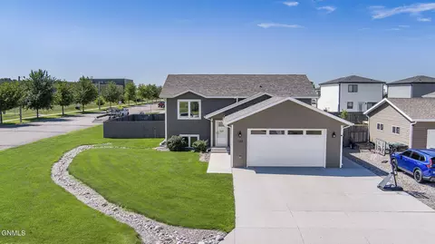 159 Dolan Dr, Lincoln, ND 58504