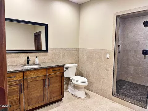 Bath - 14044 48th St NW, Williston, ND 58801 photo 15 of 20