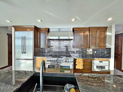 Kitchen - 14044 48th St NW, Williston, ND 58801 photo 6 of 11
