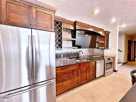 Kitchen - 14044 48th St NW, Williston, ND 58801 photo 8 of 11