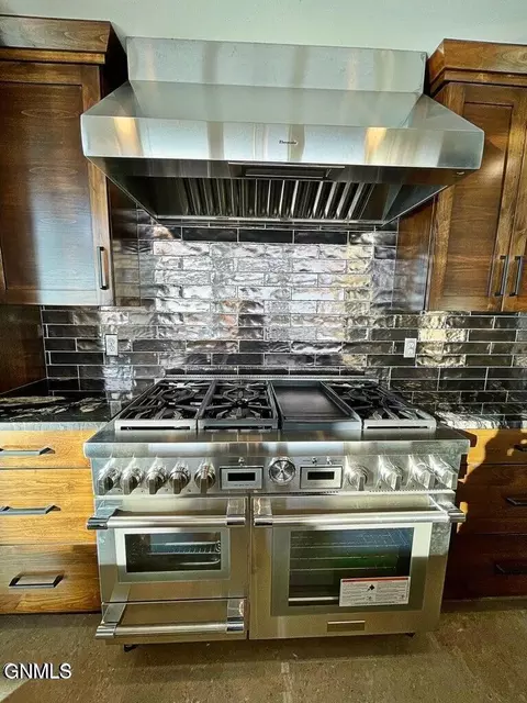 Kitchen - 14044 48th St NW, Williston, ND 58801 photo 5 of 11