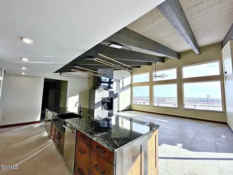 Kitchen - 14044 48th St NW, Williston, ND 58801 photo 2 of 11