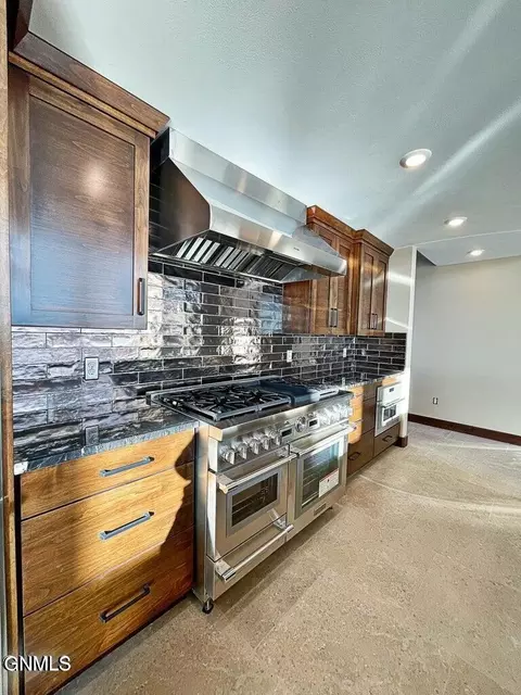 Kitchen - 14044 48th St NW, Williston, ND 58801 photo 4 of 11