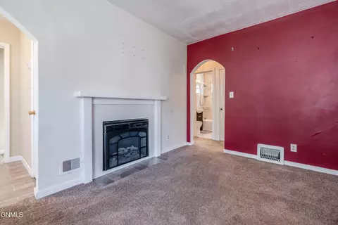 909 E Avenue Ave E, Bismarck, ND 58501 photo 3
