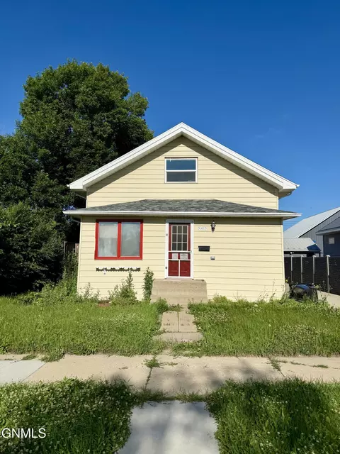 505 4th Ave W, Williston, ND 58801 photo 1