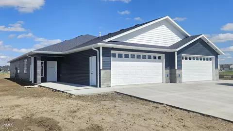 2518 34th Ave SE, Mandan, ND 58554 photo 2