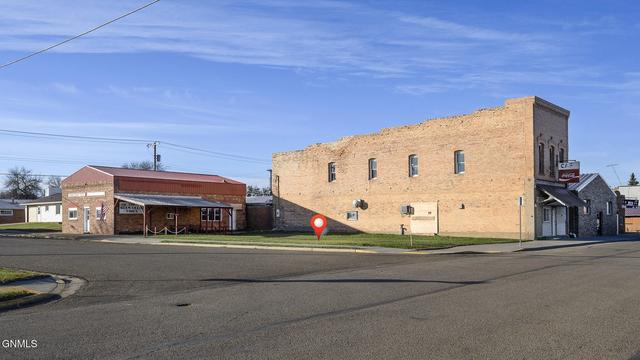 122 S Avenue Ave E, Glen Ullin, ND 58631