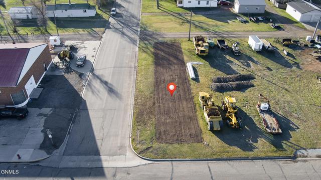 302 S Avenue Ave W, Glen Ullin, ND 58631