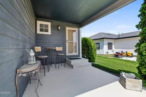 2706 25th St W, Williston, ND 58801 photo 5