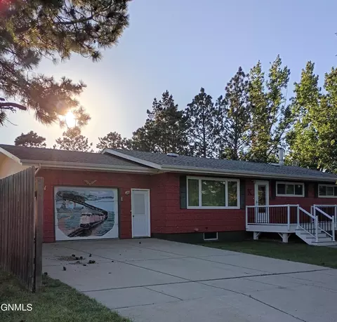 310 4th S, New Salem, ND 58563