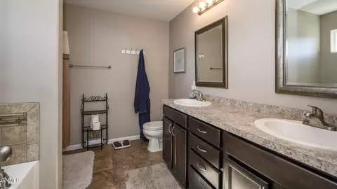 1313 Bayview Ct, Bismarck, ND 58504 photo 20