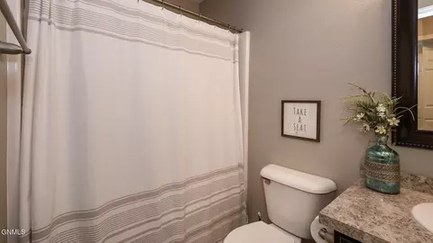 1313 Bayview Ct, Bismarck, ND 58504 photo 25