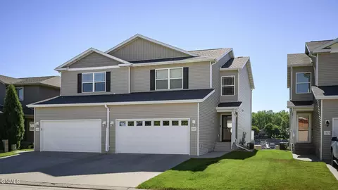 1313 Bayview Ct, Bismarck, ND 58504 photo 1
