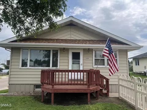328 2nd St NE, Watford City, ND 58854