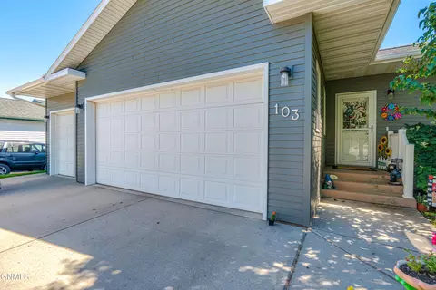 Exterior - 103 Edmonton Dr, Bismarck, ND 58503 photo 5 of 17