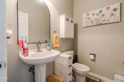 Bath - 103 Edmonton Dr, Bismarck, ND 58503 photo 1 of 11