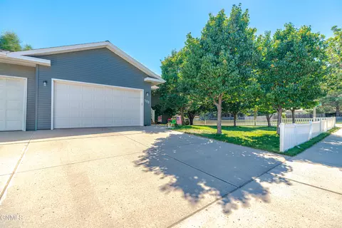 Exterior - 103 Edmonton Dr, Bismarck, ND 58503 photo 4 of 17