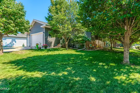 Exterior - 103 Edmonton Dr, Bismarck, ND 58503 photo 9 of 17