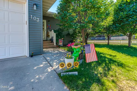 Exterior - 103 Edmonton Dr, Bismarck, ND 58503 photo 7 of 17