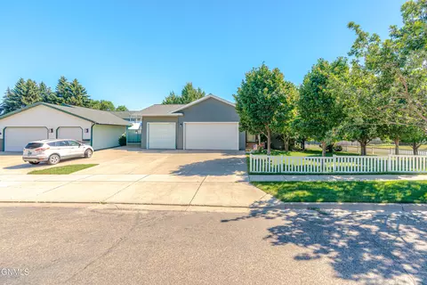 Exterior - 103 Edmonton Dr, Bismarck, ND 58503 photo 2 of 17