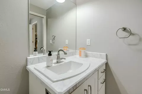 Bath - 103 Edmonton Dr, Bismarck, ND 58503 photo 11 of 11