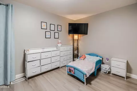 Bedroom - 103 Edmonton Dr, Bismarck, ND 58503 photo 6 of 9